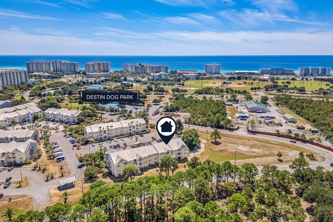 Building Photo - Destin Condo with Great Amenities