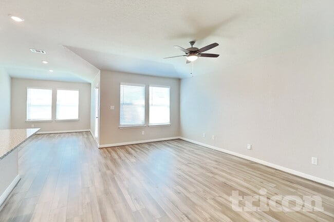 Building Photo - 13542 Paxton Blvd