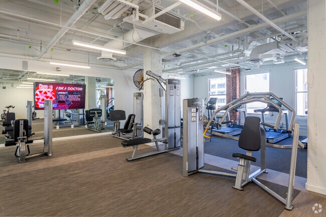 Interior Photo - 625 Broadway