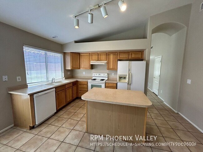Foto del edificio - 16730 W Taylor St