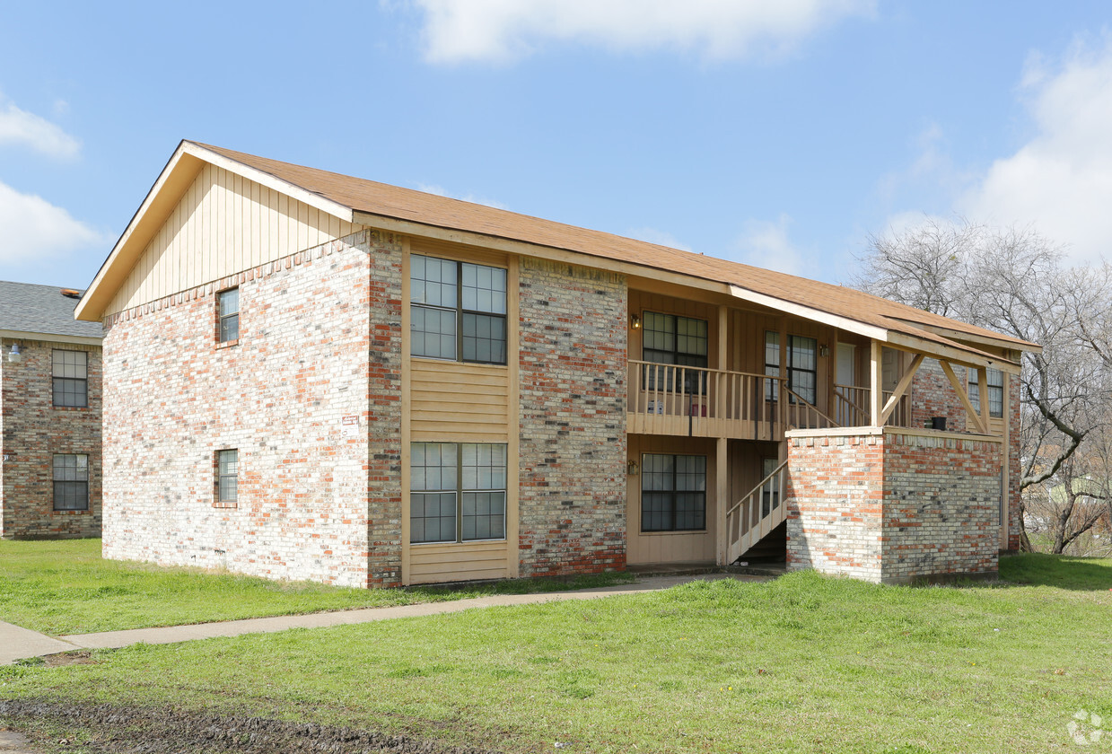 Building Photo - 302 Renfro St