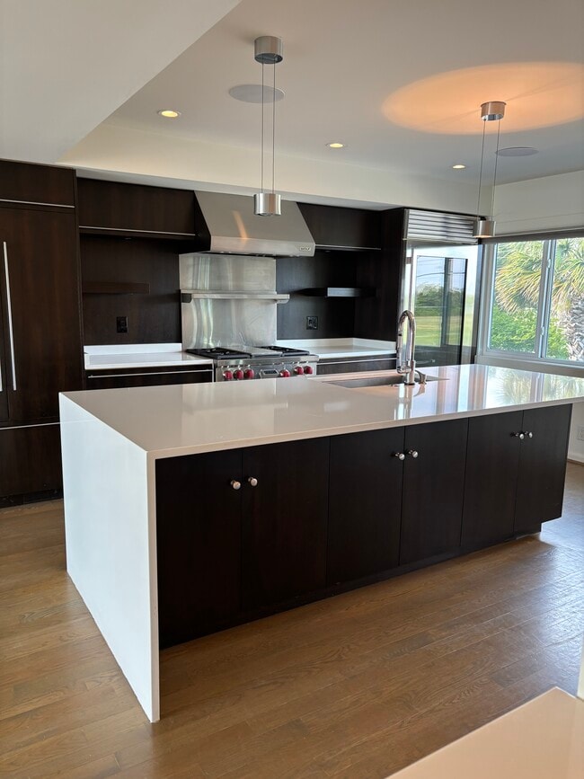 Building Photo - 350 Causeway Dr