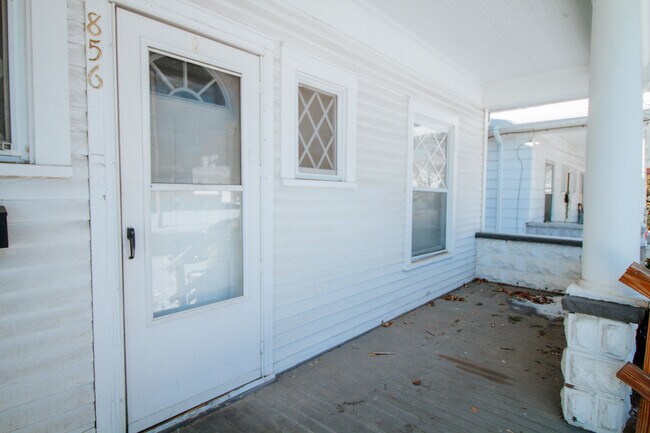 Building Photo - 856 Woodsdale Ave