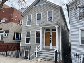 Building Photo - 1459 N Paulina St