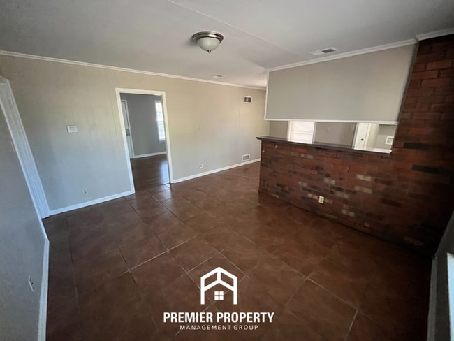 Building Photo - 5435 Whitworth Rd