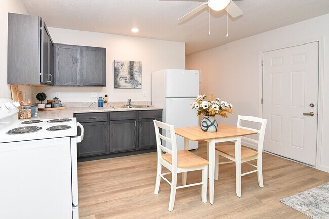 Foto del edificio - 3 Bedroom, Single-story Townhomes for rent...