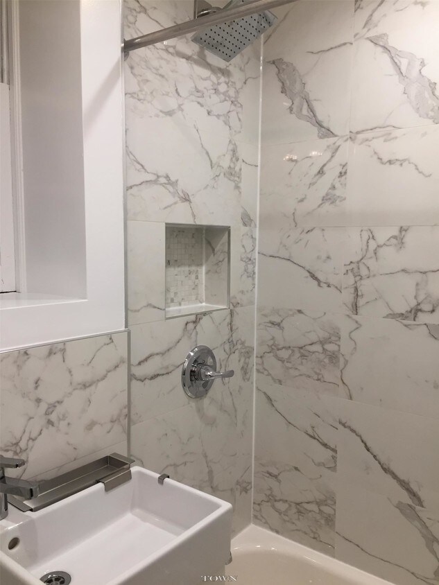 Foto del edificio - 150 E 83rd St