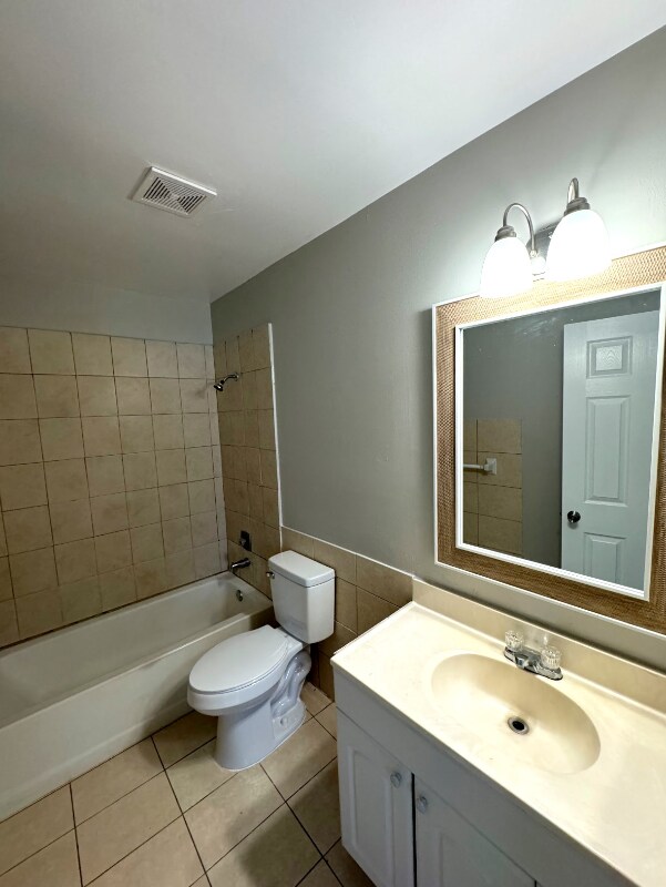 Foto del edificio - 8253 Beacon Blvd