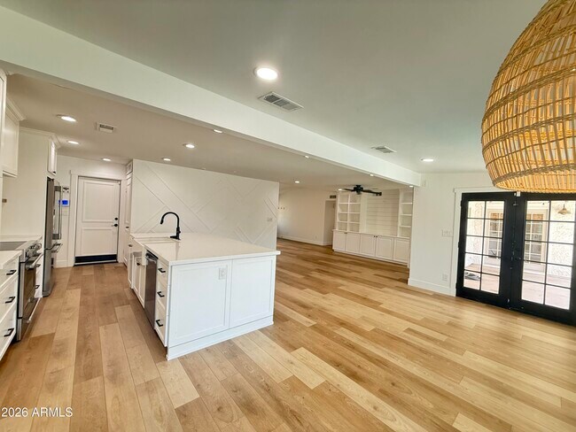 Building Photo - 1363 W Los Lagos Vista