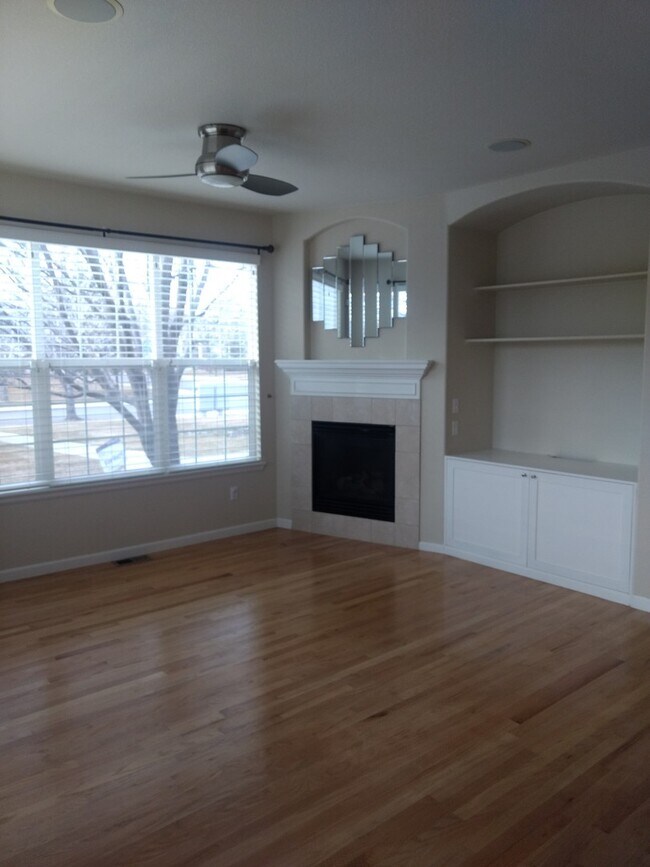 Building Photo - Magnificent and Spacious 2 bed/3 bath in G...