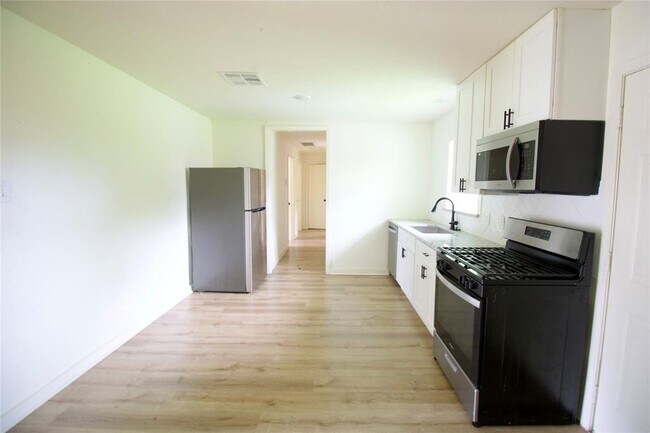 Foto del edificio - 9307 Linda Vista Rd