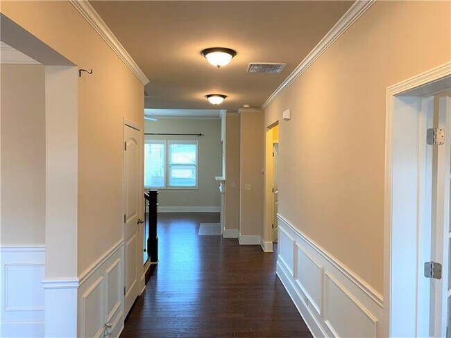 Foto del edificio - 5755 Chestnut Dr