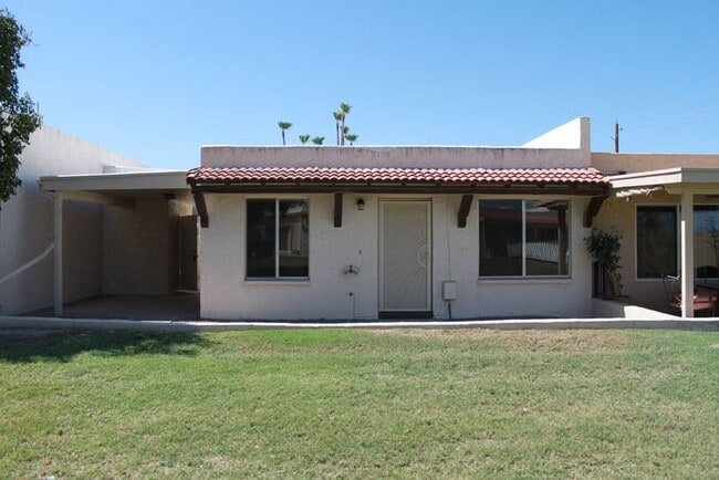 Building Photo - Awesome Mesa Location! Recker and Brown