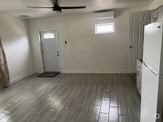 Building Photo - 1809 Barksdale Dr
