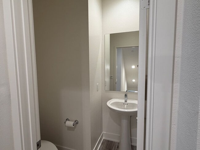 Foto del edificio - Smart, Modern 4-Bedroom Townhome Near Disneyland & Major Freeways