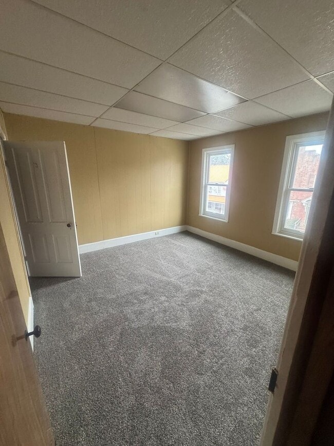 Building Photo - 4 Bedroom 2 Bath House, Yard-Halifax