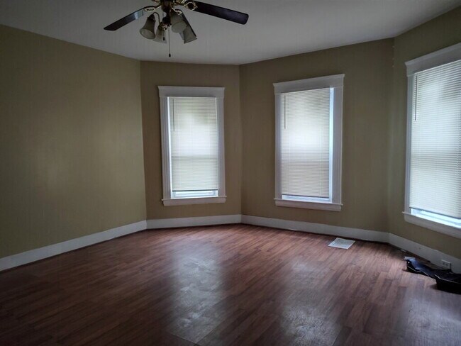 Foto del edificio - 6034 Hillman Ave