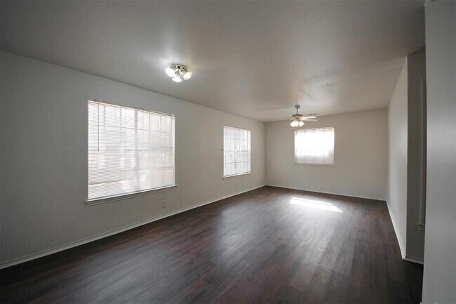 Building Photo - 1903 E 20th St