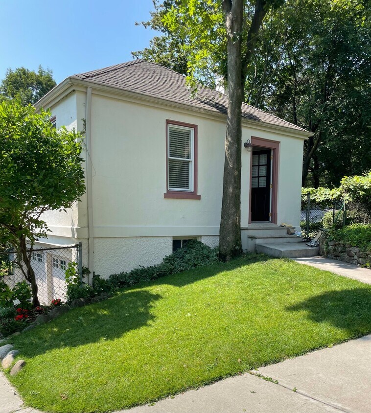 Primary Photo - 61 Parkview Dr
