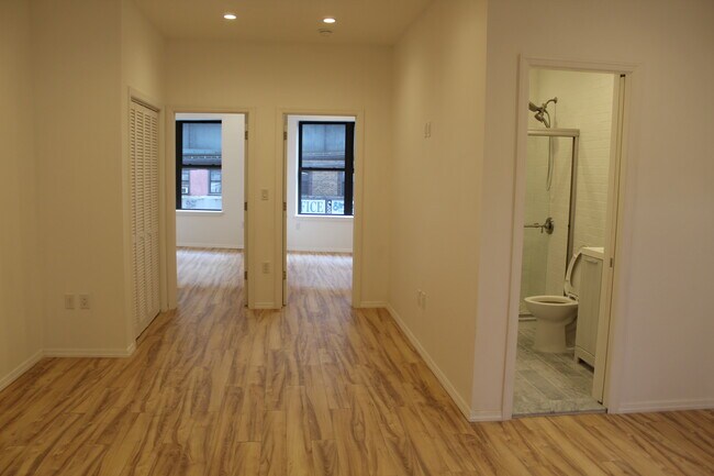 Foto del edificio - 11613 Liberty Ave