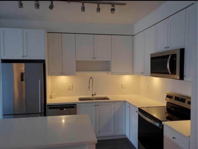 Building Photo - 15733 85 Av