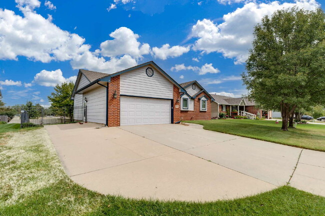 Building Photo - "Spacious 4-Bedroom Retreat with 3 Full Baths in Prime Wichita Location – 2,812 Sq. Ft.!"  Hurry!...