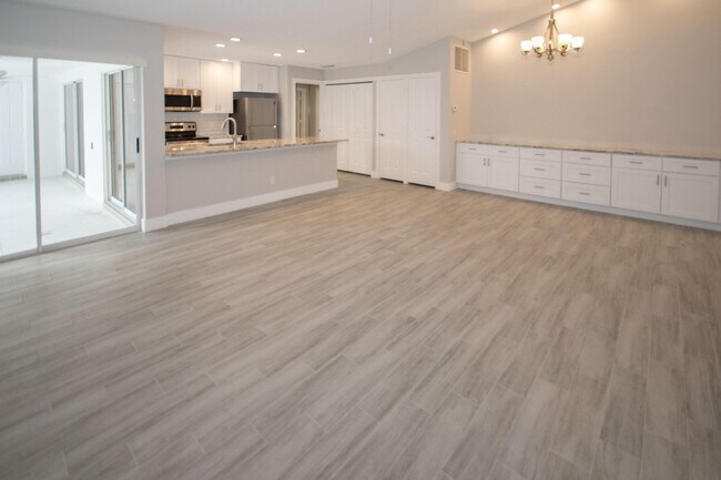 Building Photo - 3604 Pin Oak Ct
