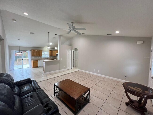Foto del edificio - 2336 W Orange Rd