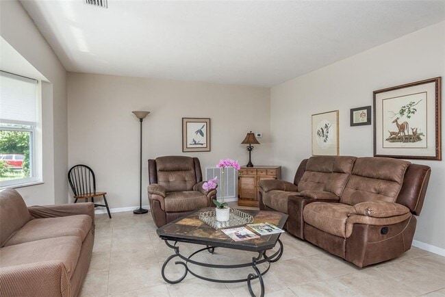 Building Photo - 1376 Fairway Dr
