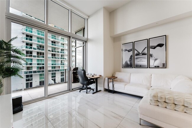 Foto del edificio - 488 NE 18th St