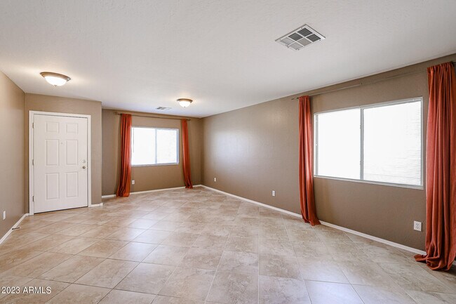Foto del edificio - 1283 S 225th Ln