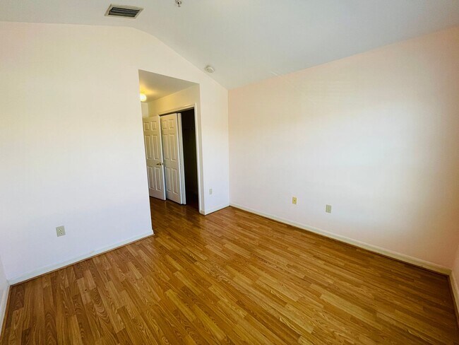 Foto del edificio - Family-Friendly Townhome Close to Beaches ...