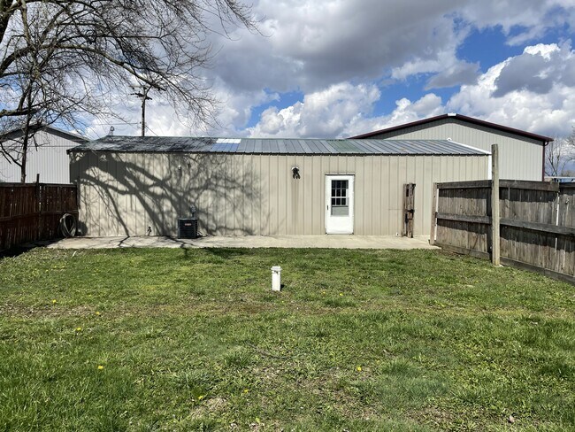 Foto del edificio - 1048 Caldwell Ave