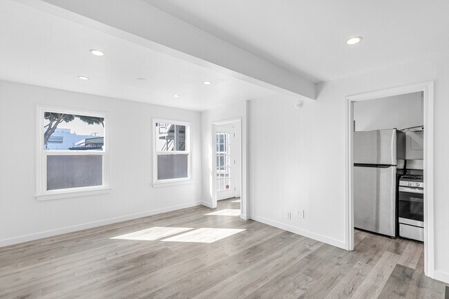 Building Photo - 706 N Orange Grove Ave
