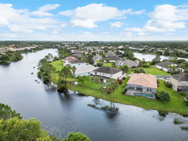 Foto del edificio - 4/2 Copperleaf POOL home in Palm City!!