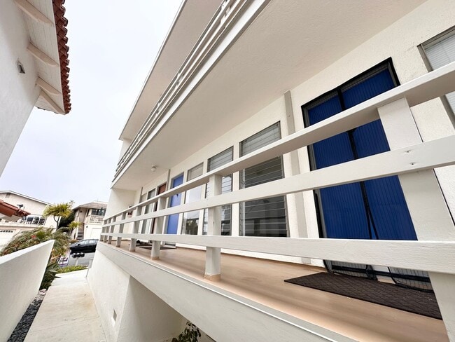 Building Photo - $1000 OFF 1ST MONTHS RENT!! Two Bedroom in Desirable Dana Point!!