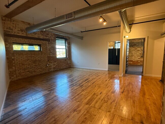 Área de estar - 148 S River Ave