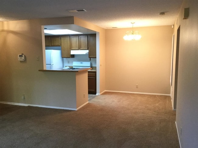Building Photo - 1095 Shadowridge Dr