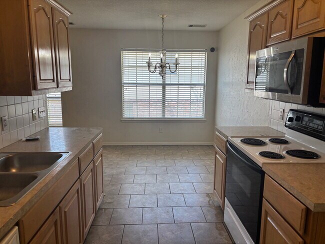 Foto del edificio - Two Bedroom 2 Full bath 11sqft Duplex for ...
