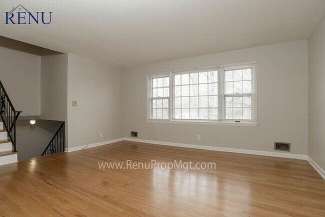 Foto del edificio - Now Available!