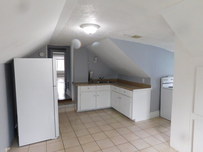 Foto del edificio - Private Entry Upper Level of Duplex