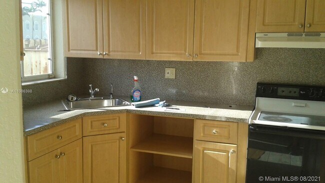 Foto del edificio - 2390 W 74th St