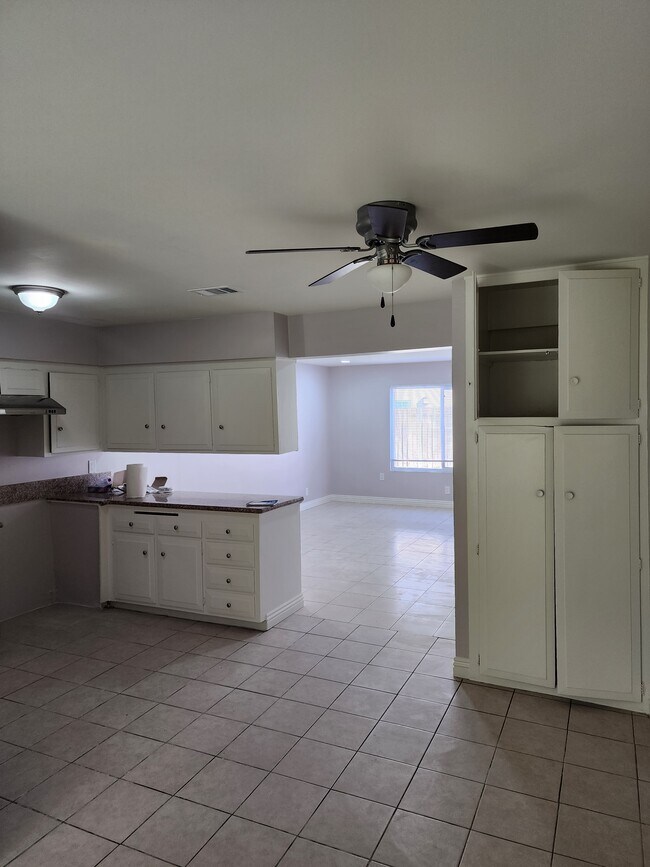 Building Photo - 4752 Canoga St