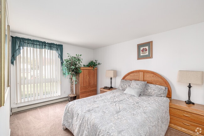 2BR, 1BA - 825SF - Primary Bedroom - Windsor Mews Apartments