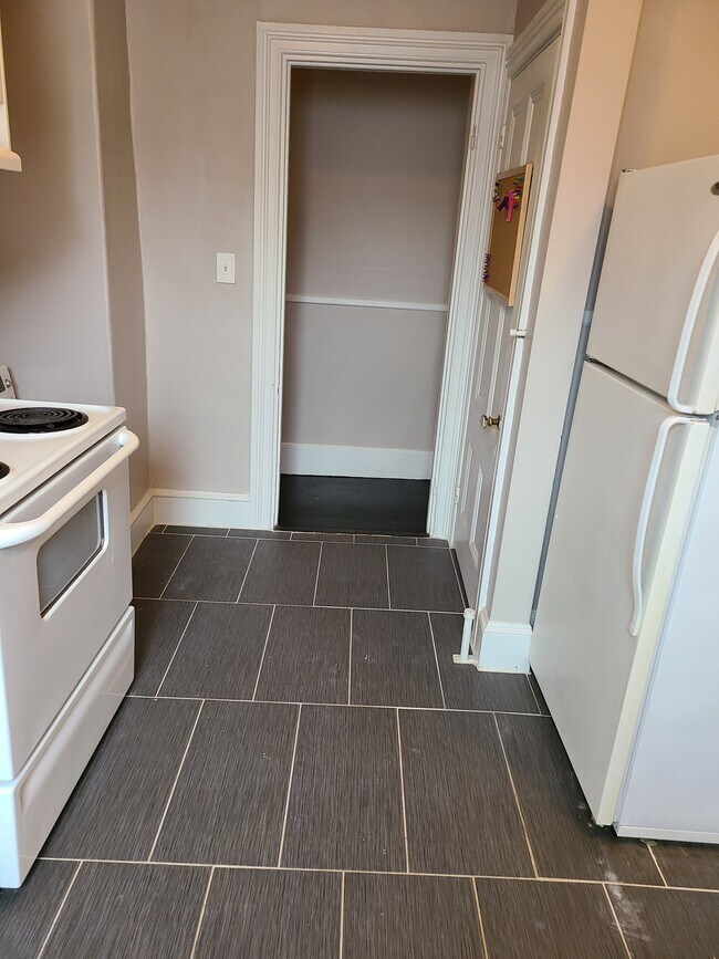 Kitchen - 48 Bank St