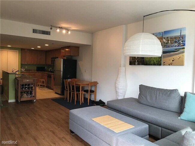 Building Photo - 2 br, 2 bath Condo - 411 W Seaside Way Uni...
