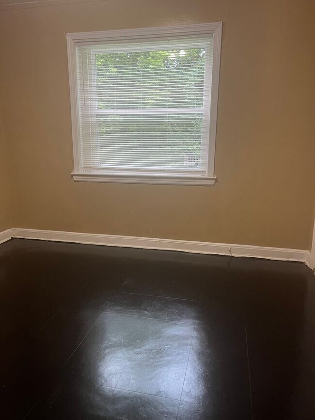 Building Photo - Cozy 1 bed/ 1bath duplex for rent!