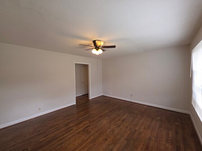 Foto del edificio - 3721 Driftwood Dr