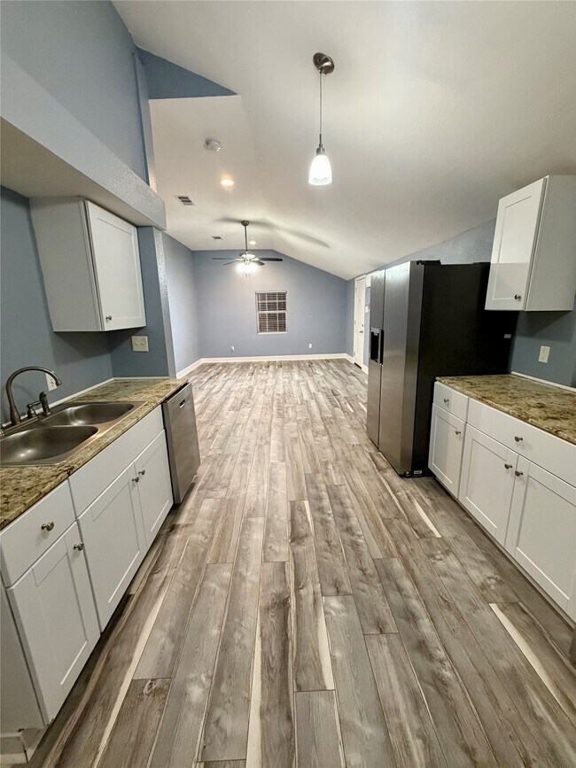 Foto del edificio - 2322 Central St