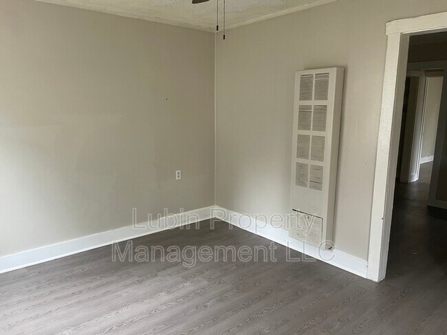 Building Photo - 1575 Cella St